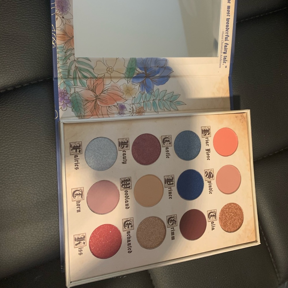 Eyeshadow palette